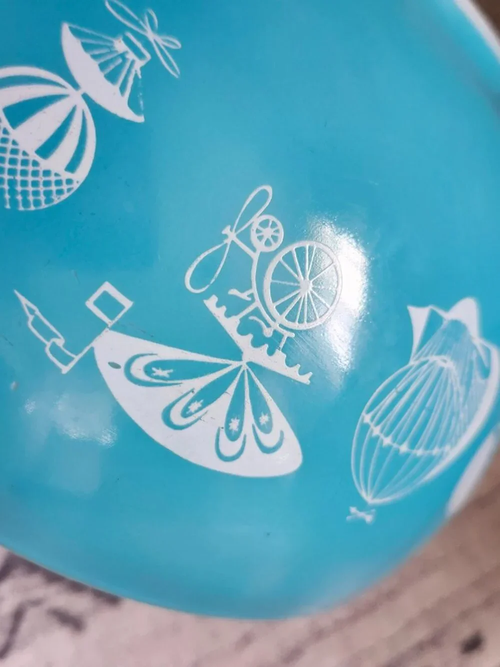 Pyrex balloons chip and dip set